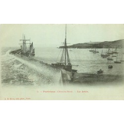 22 PAIMPOL. Bateaux de pêche et la Jetée vers 1900.