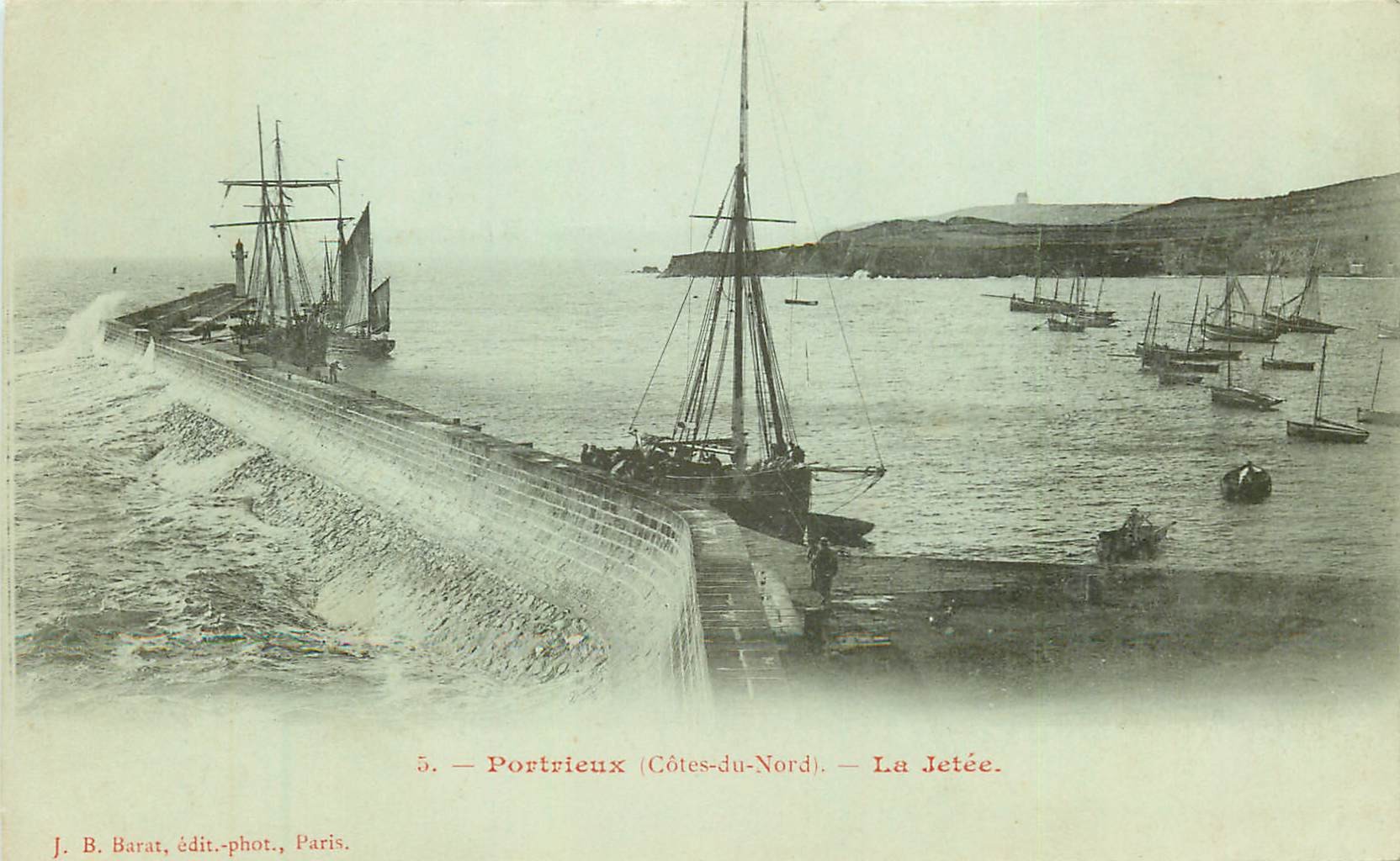 22 PAIMPOL. Bateaux de pêche et la Jetée vers 1900.