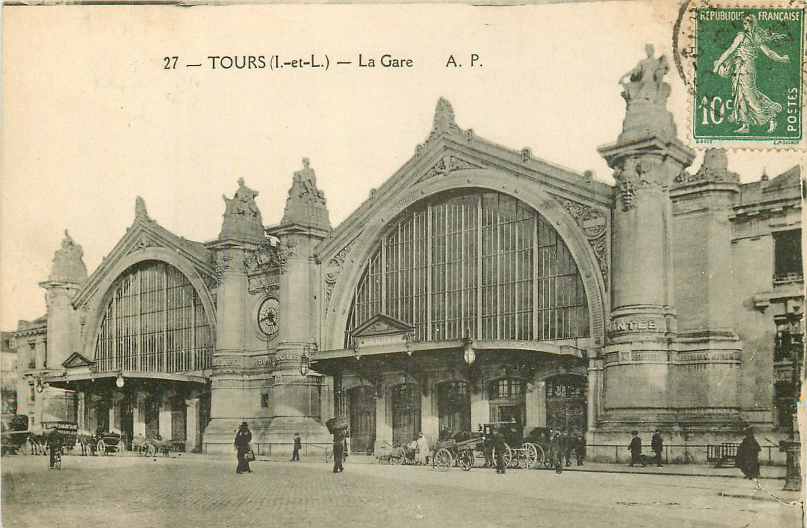 37 TOURS. La Gare