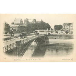 44 NANTES. Place de la Duchesse Anne et attelage sur le Pont vers 1900