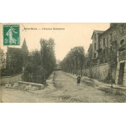 91 ATHIS-MONS. Ecolier sur l'Avenue Constance vers 1912