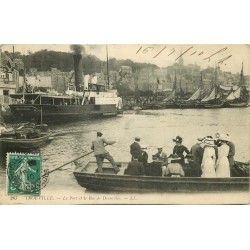 14 TROUVILLE. Le Bac de Deauville dans le Port 1910