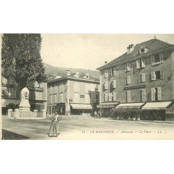38 ALLEVARD-LES-BAINS. Café des Beaux Arts et Hôtel du Commerce sur la Place 1911