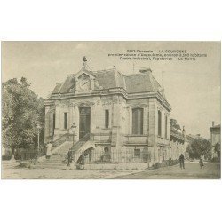 carte postale ancienne 16 LA COURONNE. La Mairie 1918 animation