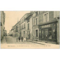 16 LA ROCHEFOUCAULD. Tabac sur la Grande-Rue et le Bureau de Poste 1922