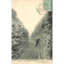60 BETHISY-SAINT-PIERRE. Cavée aux Anglais avec guide 1906