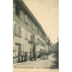 38 ALLEVARD. Hôtel du Commerce bien animé 1917