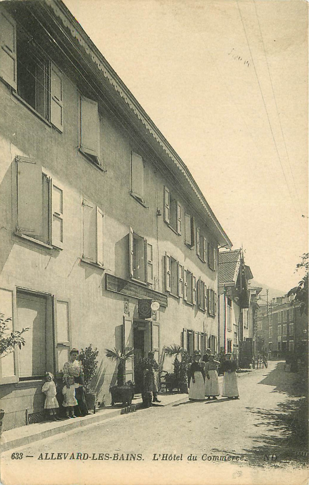 38 ALLEVARD. Hôtel du Commerce bien animé 1917