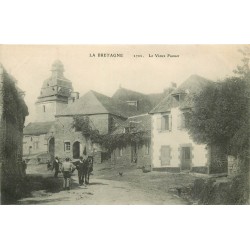 56 LE FAOUËT. Le Vieux Quartier avec attelage