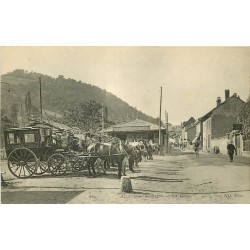 38 ALLEVARD-LES-BAINS. Attelages de différents Hôtels devant la Gare 1914