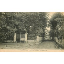 95 VALMONDOIS. Grille du Château et Passerelle