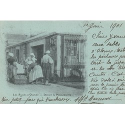 85 LES SABLES D'OLONNE. Sablaises devant la Poissonnerie 1901