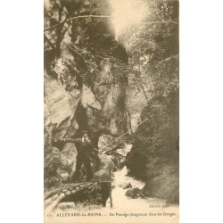 38 ALLEVARD-LES-BAINS. Guide sur Passage dangereux dans les Gorges 1908