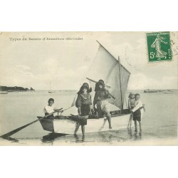 33 ARCACHON. Jeunes Parqueuses Pêcheuses d'Huîtres et crustacés 1912