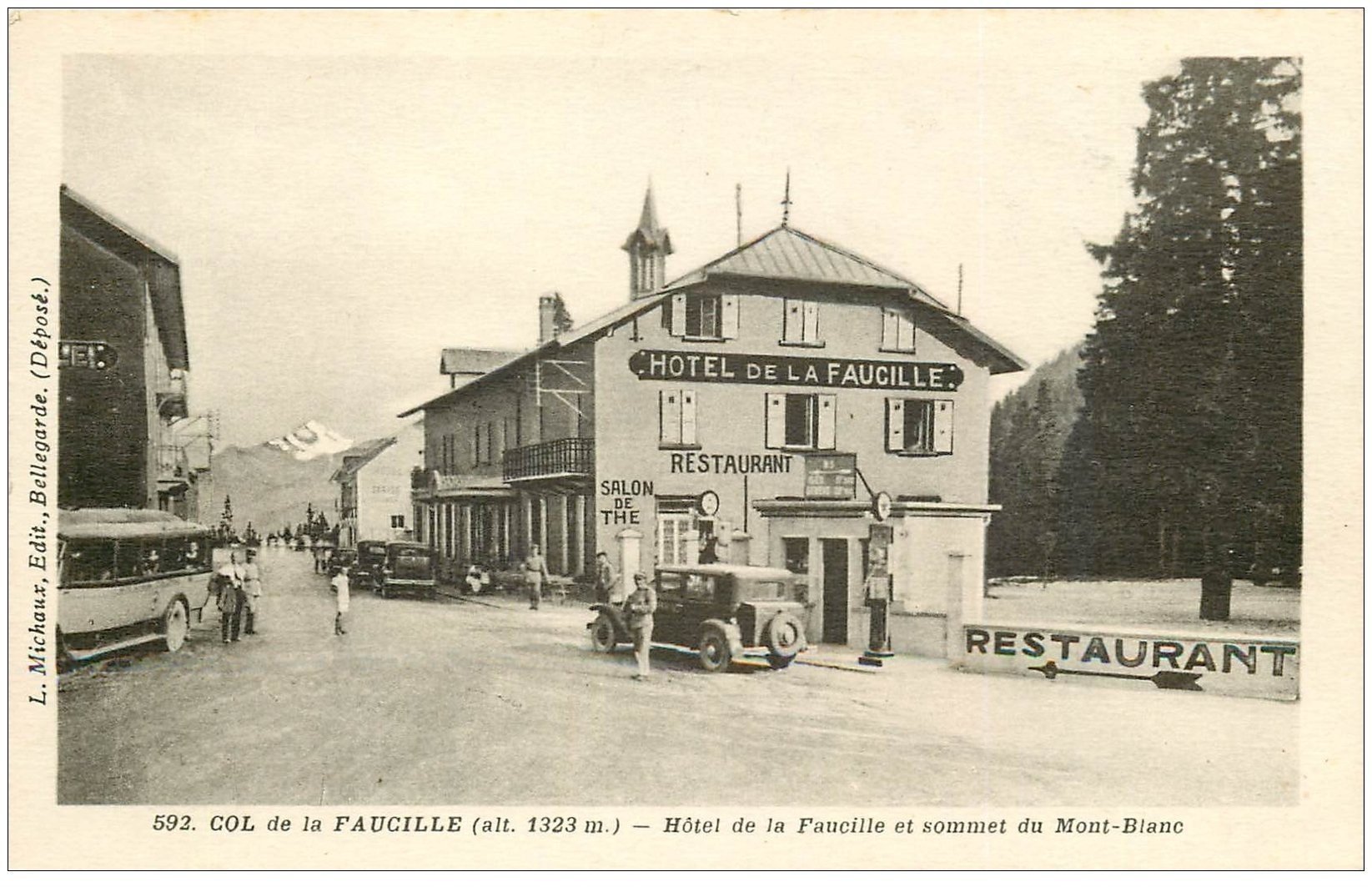 carte postale ancienne 01 Col de la Faucille. Hôtel et Pompe à essence