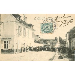 95 LE THILLAY. Mairie et Télégraphe énorme animation 1906