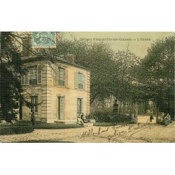 95 ARNOUVILLE-LES-GONESSE. Animation à l'Entrée du Château carte toilée vers 1905