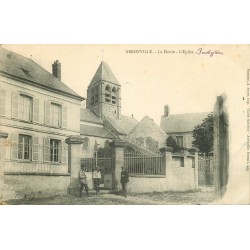 95 ARRONVILLE. Facteur devant la Mairie et l' Eglise 1905