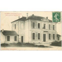 carte postale ancienne 16 VILLEBOIS-LAVALETTE. Groupe Scolaire et Hôtel de Ville 1909