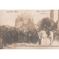 60 COMPIEGNE. Place de la Gare Spahis et Artilleurs après bataille Vic-sur-Aisne 1914