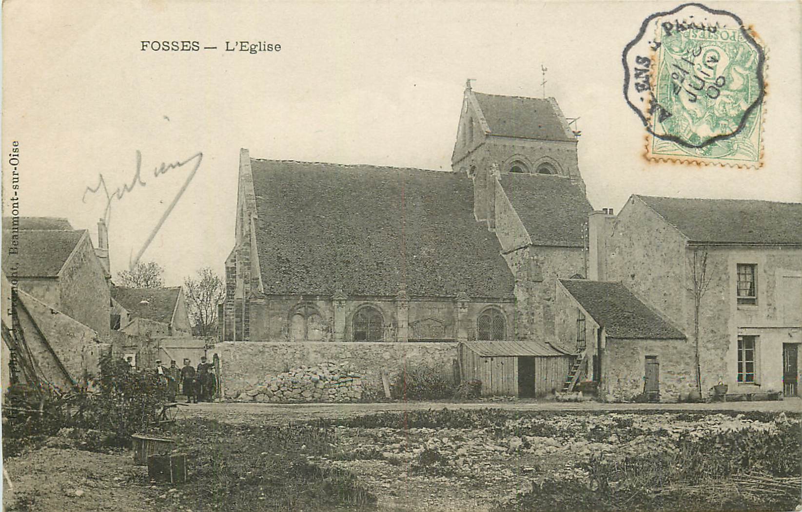 95 FOSSES. Petite animation à côté de l'Eglise 1906