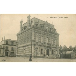 93 BAGNOLET. La Mairie et les Ecoles derrière 1915