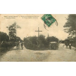 33 TALAIS. Route de Bordeaux Soulac voiture ancienne et attelages vers 1910