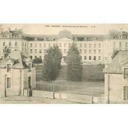 35 RENNES. Ecole Normale de Garçons avec Gardienne 1905