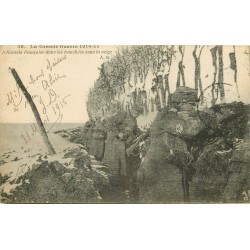 GUERRE 1914-18. Infanterie Française dans les tranchées sous la neige 1915