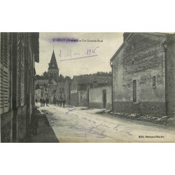 51 RECY. La Grande Rue avec cavaliers militaires 1916