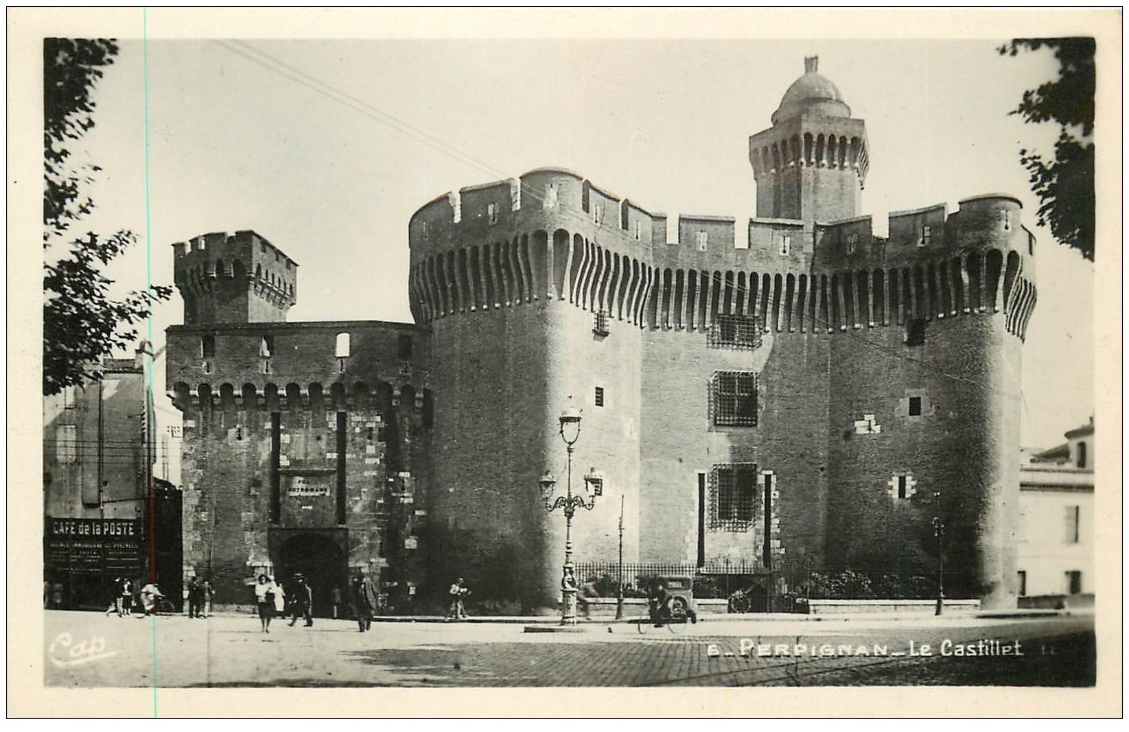 carte postale ancienne 66 PERPIGNAN. Castillet et Café de la Poste carte photo