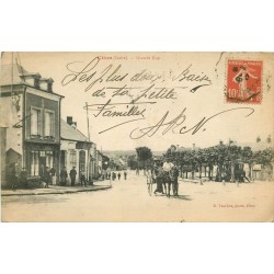 36 CLION. Grande rue avec attelage face au Café et roulotte 1916