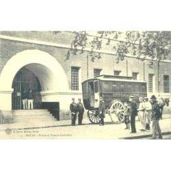 59 DOUAI. Prison et Voiture cellulaire hippomobile avec gardiens