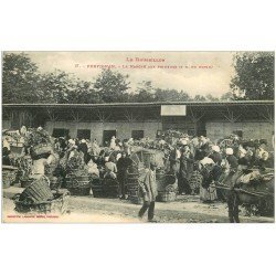 carte postale ancienne 66 PERPIGNAN. Le Marché aux Primeurs 1916 grosse animation