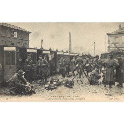 59 DOUAI. A la Gare embarquement de l'Infanterie française sur un train Guerre 1914