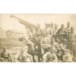 59 DOUAI. Rare photo cpa d'un groupe de Militaires avec canon mitrailleuse 1923