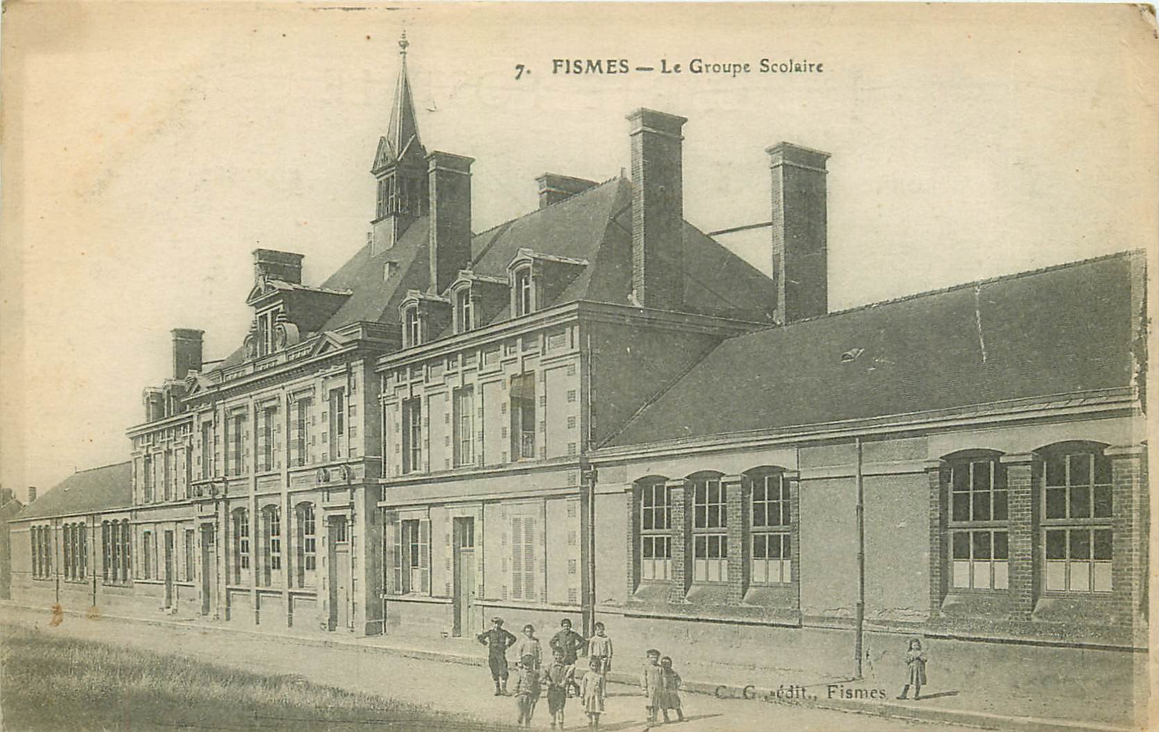 51 FISMES. Le Groupe Scolaire avec écoliers 1918