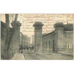 carte postale ancienne 66 PERPIGNAN. Porte et Caserne Saint-Martin vers 1905