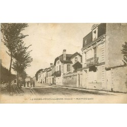 86 LA ROCHE-POSAY-LES-BAINS. Rue principale