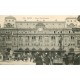 75009 PARIS. Grosse animation devant la Gare Saint-Lazare vers 1900