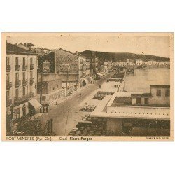 carte postale ancienne 66 PORT-VENDRES. Quai Pierre-Forgas. Publicités murales BYRHH et Crème ECLIPSE