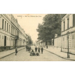 59 DOUAI. Nombreux enfants rue de l'Abbaye des prés