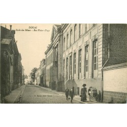 59 DOUAI. Ecole des Mines rue Victor-Hugo 1921 femme avec poussette