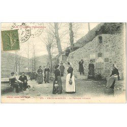 carte postale ancienne 66 PRATS-DE-MOLLO. Porteuses d'Eau à la Fontaine d'Amour 1920