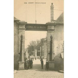 56 LORIENT. Marins à l'Entrée de l'Arsenal de la Marine vers 1900