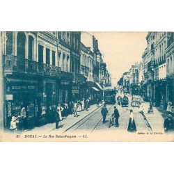 59 DOUAI. Au Chalet Suisse et Tramway rue Saint-Jacques