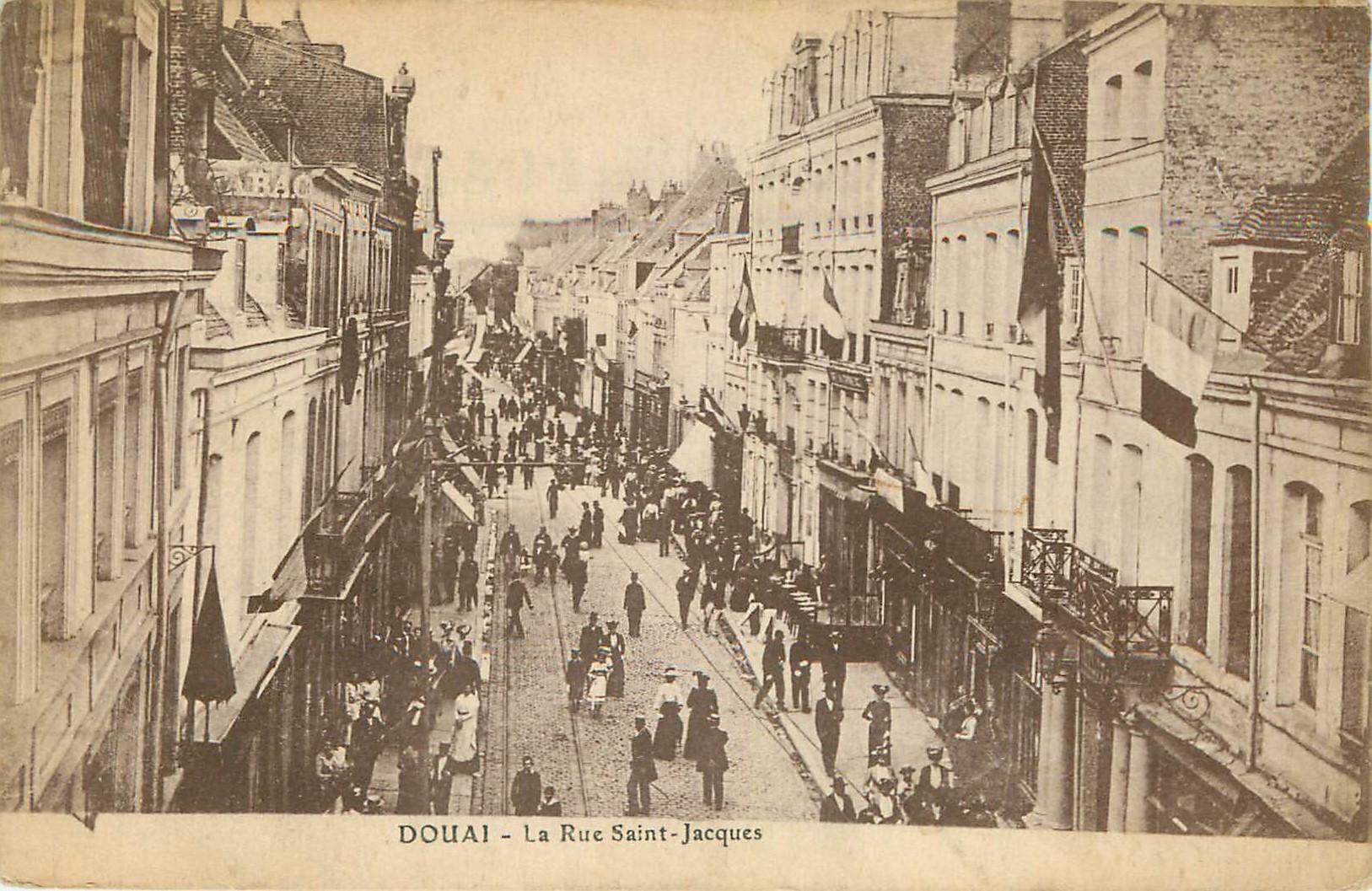 59 DOUAI. Grosse animation rue Saint-Jacques 1919