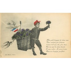 Un bouquet de Fleurs avec drapeau tricolore en tissu véritable et képi peint à la main 1915