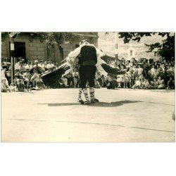 carte postale ancienne 66 VERNET-LES-BAINS. Danse Sardane en couple. Photo style carte de Genovese