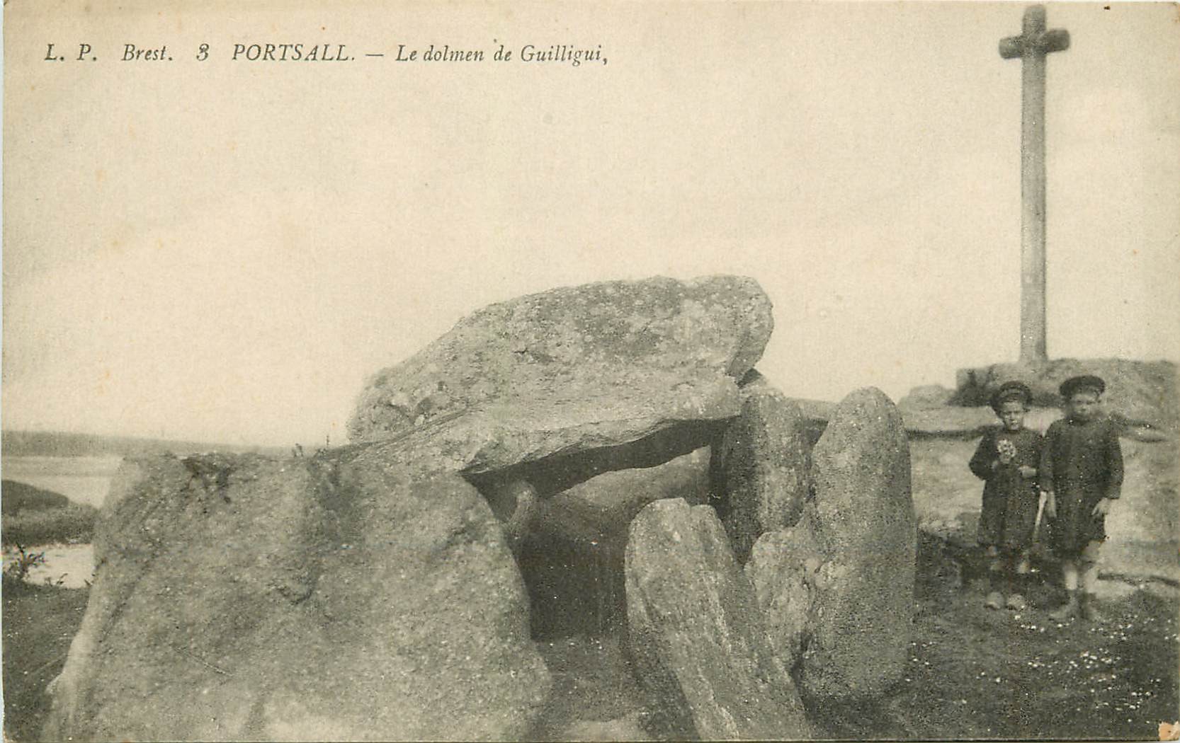 29 PORTSALL. Le Dolmen de Guilligui